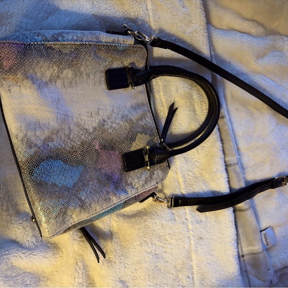 Multi color snake skin purse. Not real snake skin pursen just looks like it - Picture 2 of 6